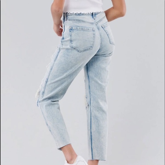 Ultra High Rise Mom Jeans - Picture 3 of 3